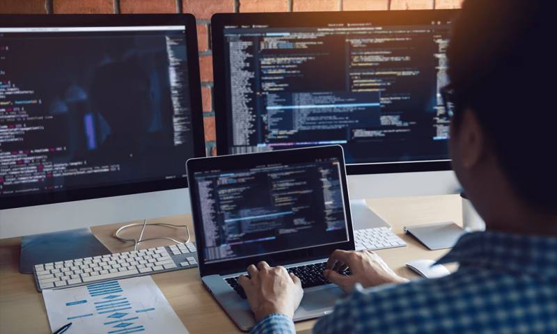 数据科学选型:R与Python如何赋能中卫网站建设?